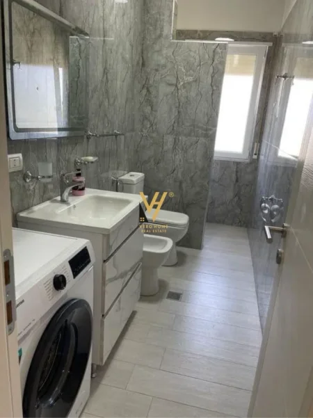 Tirane, jepet me qera apartament 1+1+Ballkon Kati 1, 50 m² 470 € (LINZE)