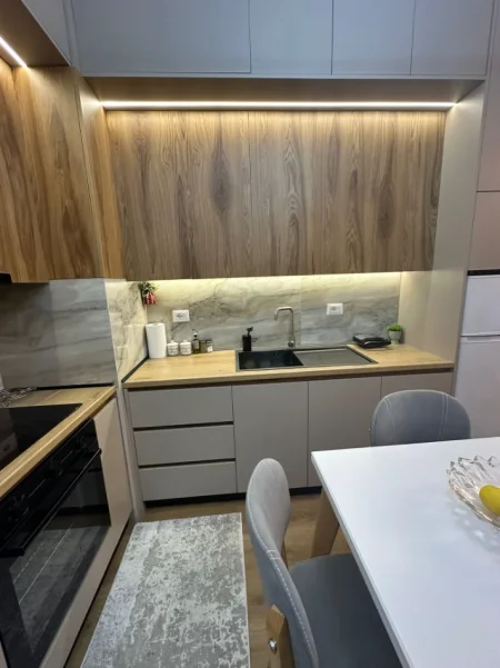 Tirane, jepet me qera apartament 1+1 Kati 6, 65 m² 450 € (ALI DEMI)