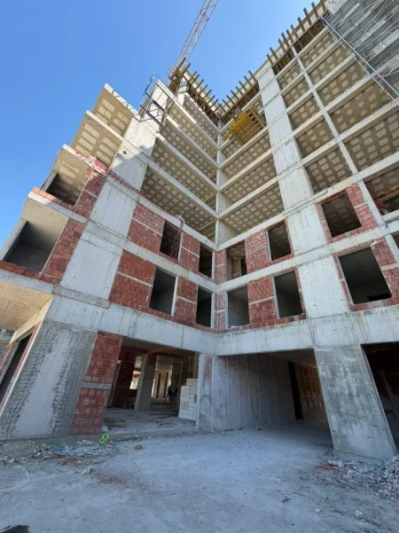 Tirane, shitet apartament 1+1+Aneks+Ballkon Kati 3, 93 m² (Kamez)