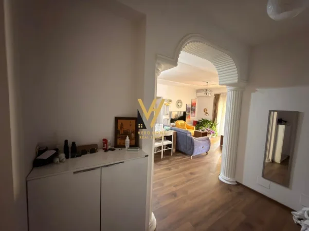 Tirane, jepet me qera apartament 3+1+Ballkon Kati 4, 117 m² 700 € (KOPSHTI BOTANIK)