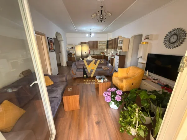 Tirane, jepet me qera apartament 3+1+Ballkon Kati 4, 117 m² 700 € (KOPSHTI BOTANIK)