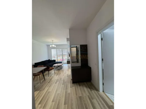 Tirane, jepet me qera apartament 1+1+Post Parkimi Kati 3, 60 m² 600 € (Unaza e Re)