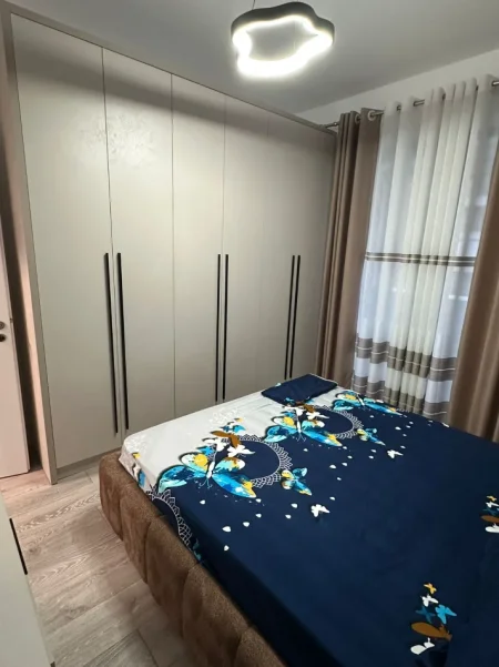 Tirane, jepet me qera apartament 1+1 Kati 3, 550 € (Astir)