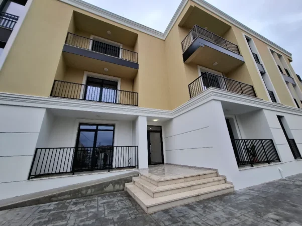 Tirane, shitet apartament 2+1+Ballkon Kati 1, 85 m² (Sauk i Vjeter)