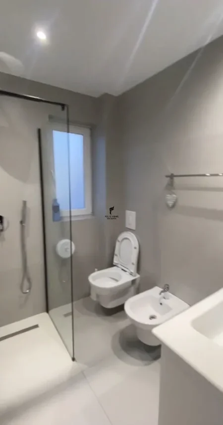 Tirane, jepet me qera apartament 1+1 Kati 3, 55 m² 550 € (QENDER)