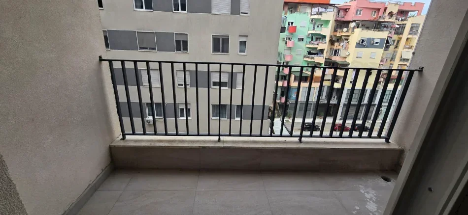 Tirane, shitet apartament 2+1 Kati 3, 116 m² (Laprake)