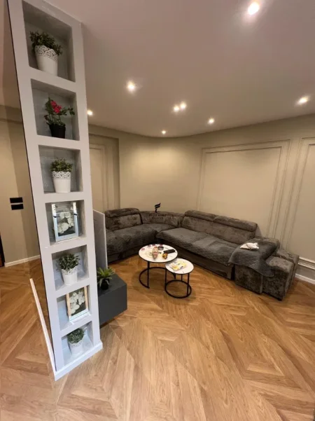 Tirane, jepet me qera apartament 1+1 Kati 1, 72 m² 650 € (KODRA E DIELLIT)