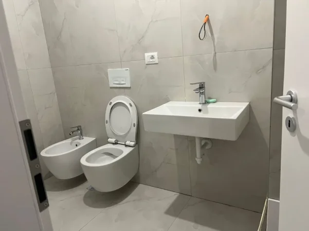 Tirane, jepet me qera 1+1 Kati 3, 400 € (Kompleksi Oxa, Fresk)