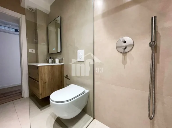 Tirane, jepet me qera apartament 2+1 Kati 4, 80 m² 1.000 € (TEK “MYSLYM SHYRI”)