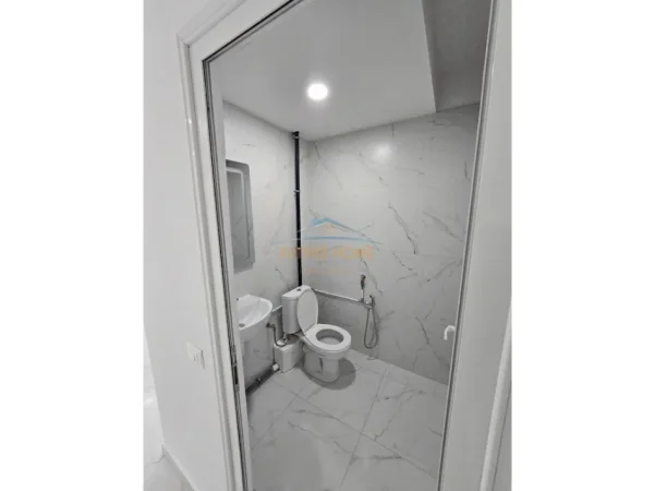 Tirane, shitet ambjent biznesi Kati -1, 48 m² 92.000 € (Komuna e Parisit)