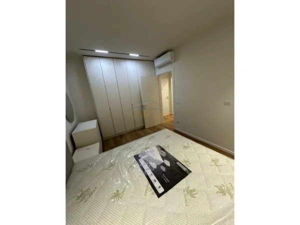 Tirane, jepet me qera apartament 1+1 Kati 3, 64 m² 600 € (Bulevardi i Ri)