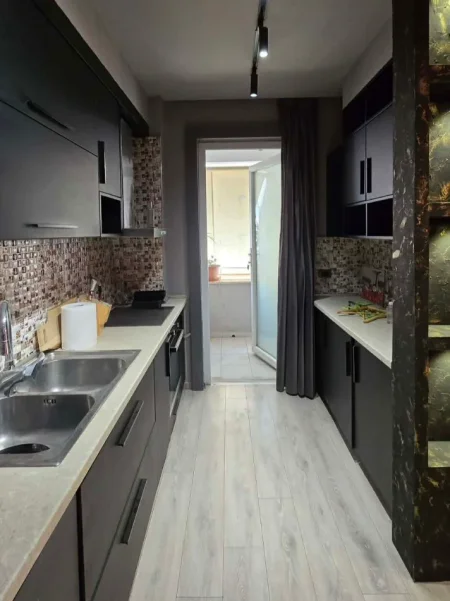 Tirane, shitet apartament 2+1+Ballkon Kati 4, 100 m² 180.000 € (Astir)