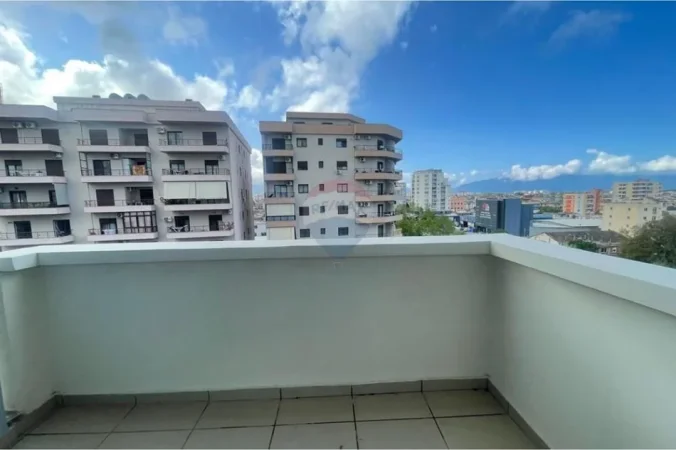 Vlore, jepet me qera apartament 2+1 Kati 6, 90 m² 550 € (Shtepia e Oficereve, Vlore)
