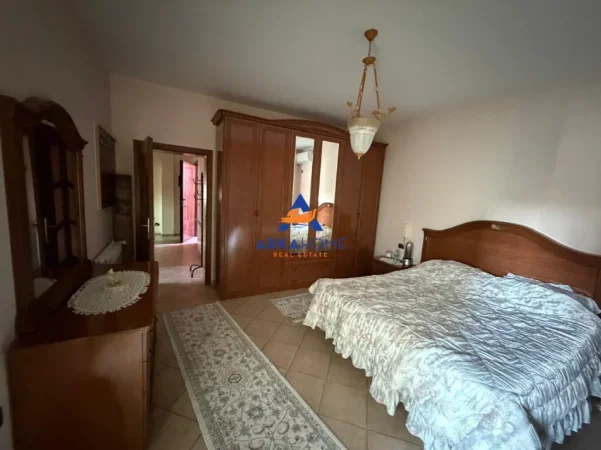 Tirane, jepet me qera apartament 2+1 Kati 3, 100 m² 800 € (qytetti studenti)