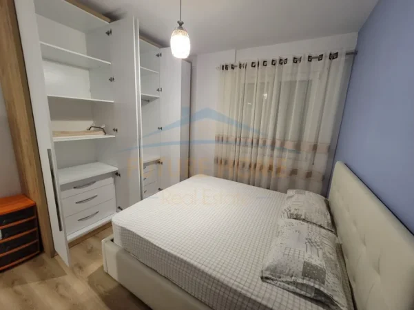 Tirane, jepet me qera apartament 2+1+Ballkon Kati 6, 82 m² 600 € (Rruga 5 Maj)