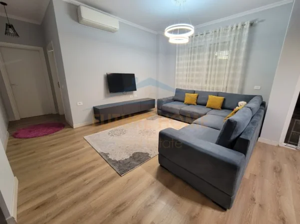 Tirane, jepet me qera apartament 2+1+Ballkon Kati 6, 82 m² 600 € (Rruga 5 Maj)