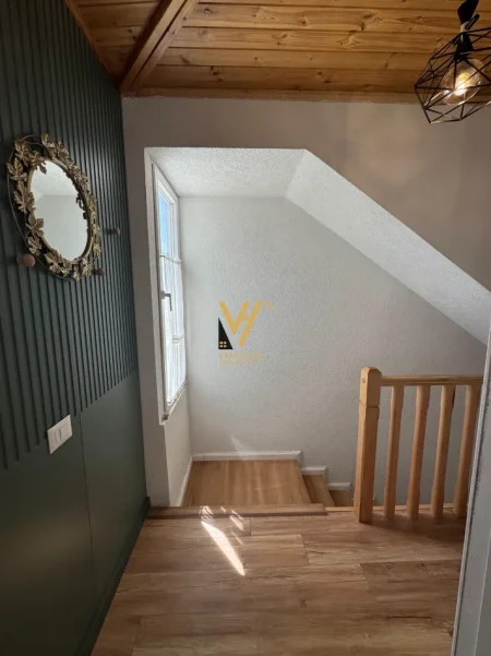 Tirane, jepet me qera apartament duplex 2+1+Ballkon Kati 7, 120 m² 620 € (SHKOZE)