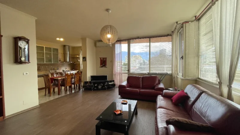 Tirane, jepet me qera apartament 2+1 Kati 8, 130 m² 850 € (myslym shyri)
