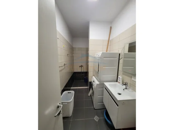 Tirane, jepet me qera apartament 2+1+2 Kati 6, 82 m² 600 € (RRUGA 5 MAJI)