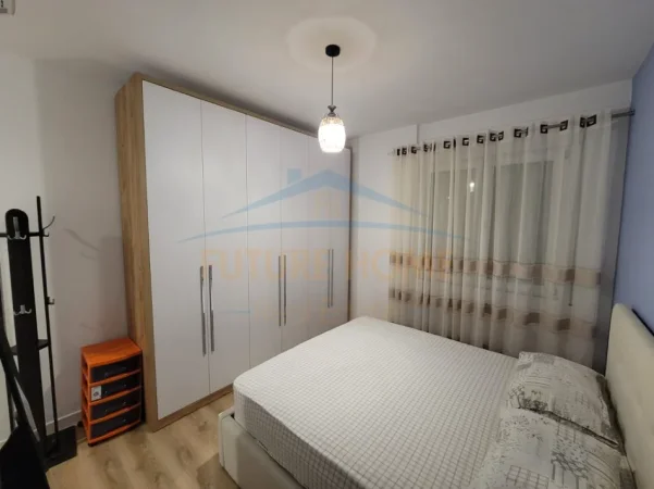 Tirane, jepet me qera apartament 2+1+2 Kati 6, 82 m² 600 € (RRUGA 5 MAJI)
