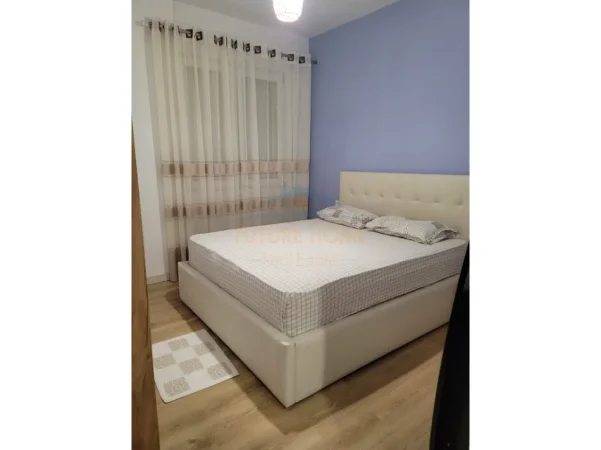 Tirane, jepet me qera apartament 2+1+2 Kati 6, 82 m² 600 € (RRUGA 5 MAJI)