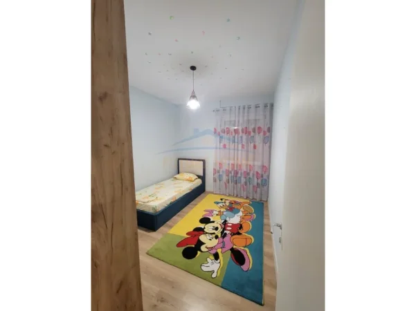 Tirane, jepet me qera apartament 2+1+2 Kati 6, 82 m² 600 € (RRUGA 5 MAJI)