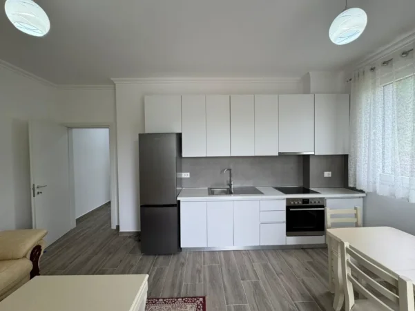 Tirane, jepet me qera apartament 2+1+Ballkon Kati 2, 80 m² 400 € (Kombinat)