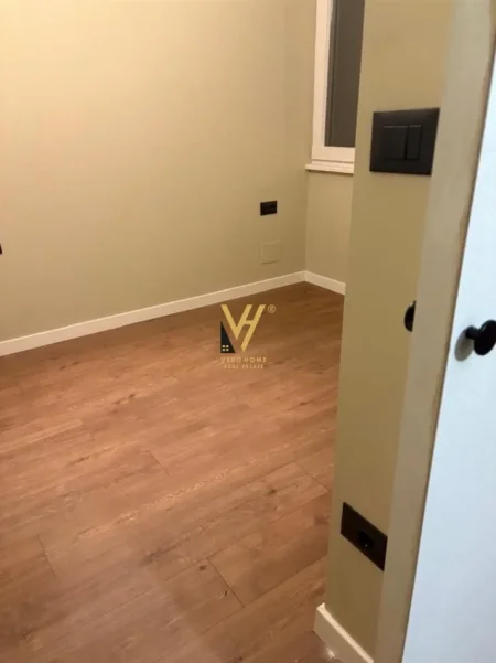 Tirane, jepet me qera ambjent biznesi Kati 0, 50 m² 600 € (BLLOK)