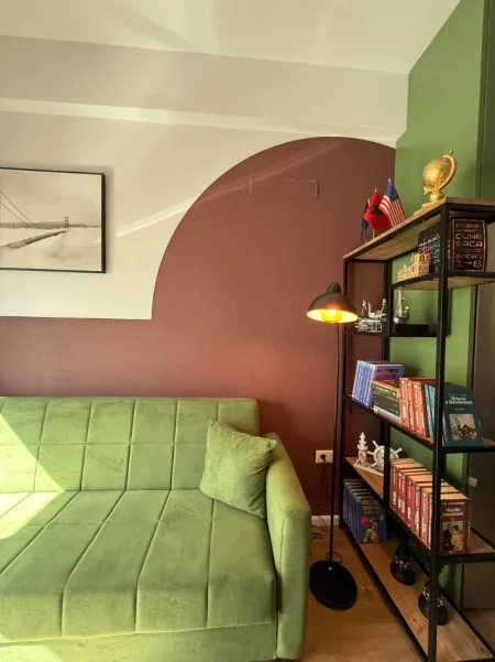 Tirane, jepet me qera apartament 1+1 Kati 6, 50 m² 420 € (Ali Demi)