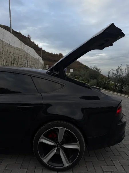 Tirane, shes makine Audi A7 3.0 TDI Quattro — Full Option / RS Look Nafte, e zeze automatik Kondicioner 260.000 km 9.000 €