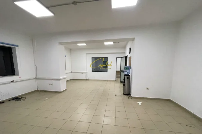 Tirane, jepet me qera ambjent biznesi Kati 1, 140 m² 750 € (PAZARI I RI)