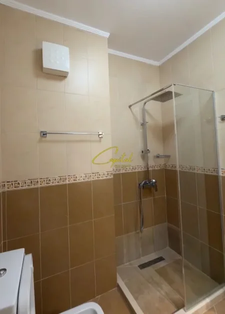 Tirane, jepet me qera apartament 1+1 Kati 3, 70 m² 650 € (21 DHJETORI)