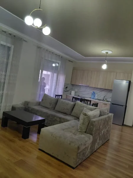 Tirane, jepet me qera apartament 2+1 Kati 3, 94 m² 550 € (5 MAJI)