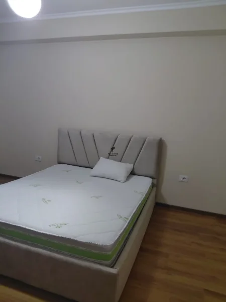 Tirane, jepet me qera apartament 2+1 Kati 3, 94 m² 550 € (5 MAJI)