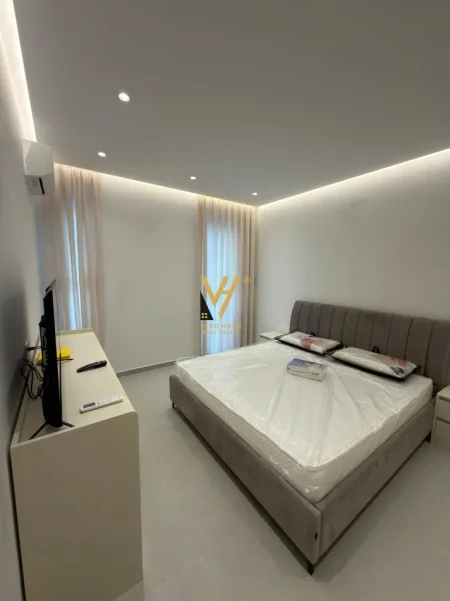 Tirane, jepet me qera apartament 1+1+Ballkon Kati 3, 81 m² 500 € (SHKOZE)