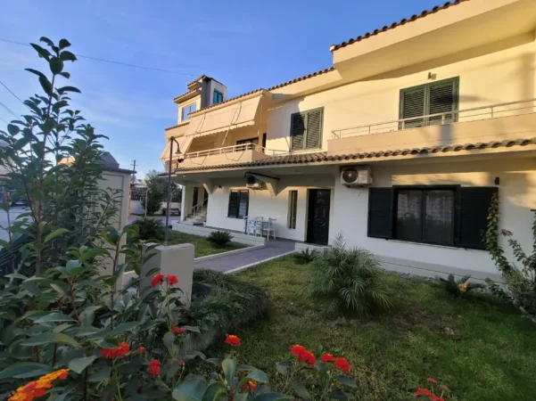 Durres, jepet me qera apartament ne plazh 1 Katshe Kati 1, 600 € (rruga pavarsia)