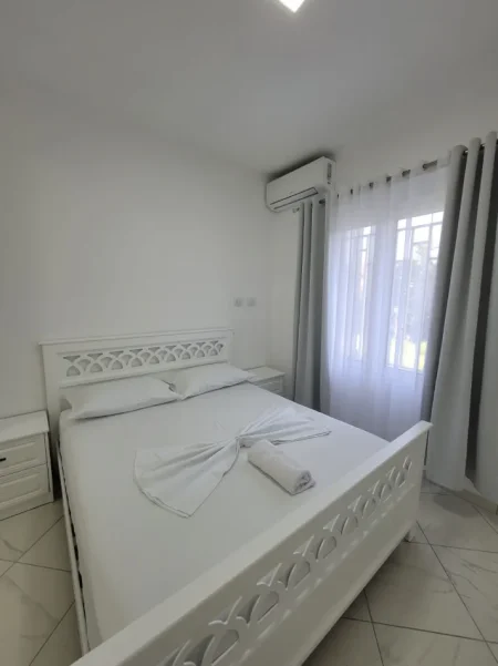Durres, jepet me qera apartament ne plazh 1 Katshe Kati 1, 600 € (rruga pavarsia)