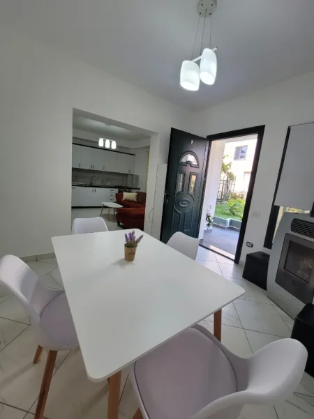 Durres, jepet me qera apartament ne plazh 1 Katshe Kati 1, 600 € (rruga pavarsia)