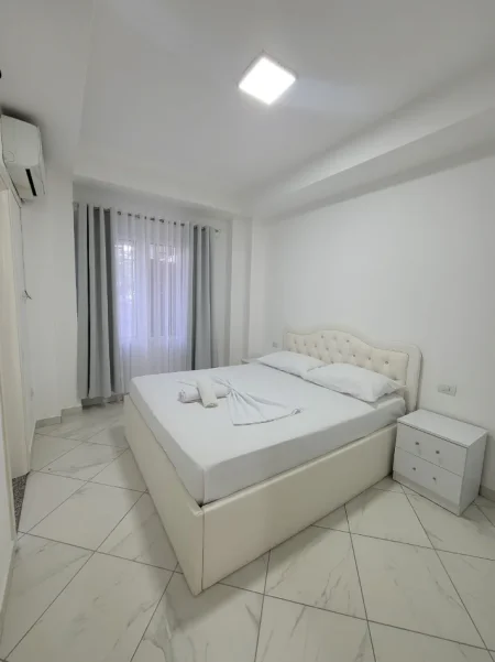 Durres, jepet me qera apartament ne plazh 1 Katshe Kati 1, 600 € (rruga pavarsia)