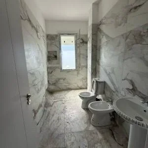Tirane, shitet apartament 2+1 Kati 3, 122 m² 121.500 € (Kamez)
