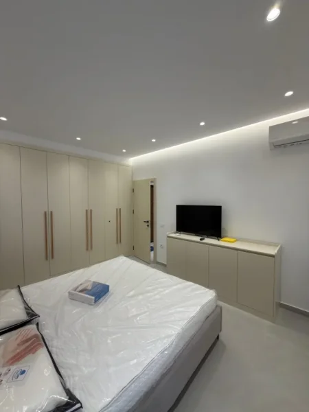 Tirane, jepet me qera apartament 1+1 Kati 3, 80 m² 400 € (Shkoze)