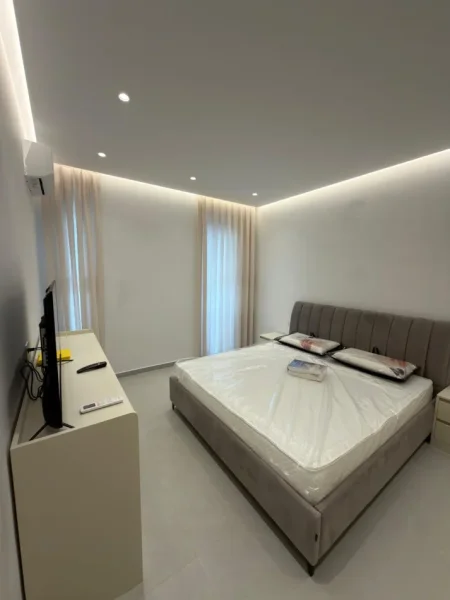 Tirane, jepet me qera apartament 1+1 Kati 3, 80 m² 400 € (Shkoze)