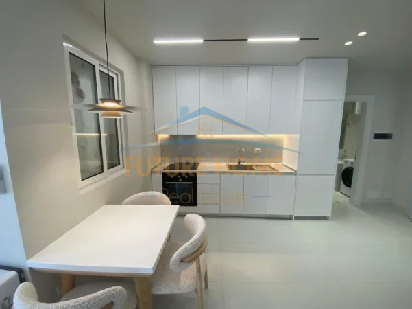 Tirane, jepet me qera apartament 1+1 Kati 8, 70 m² 680 € (RRUGA JORDAN MISJA , Prane SPAK)