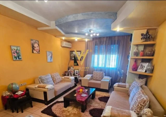 Tirane, jepet me qera apartament 2+1+Ballkon Kati 5, 100 m² 570 € (RRUGA 4 DESHMORET, QENDER)