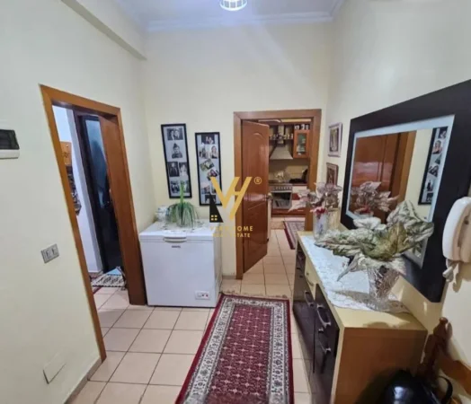 Tirane, jepet me qera apartament 2+1+Ballkon Kati 5, 100 m² 570 € (RRUGA 4 DESHMORET, QENDER)