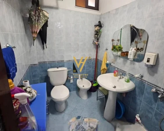 Tirane, jepet me qera apartament 2+1+Ballkon Kati 5, 100 m² 570 € (RRUGA 4 DESHMORET, QENDER)