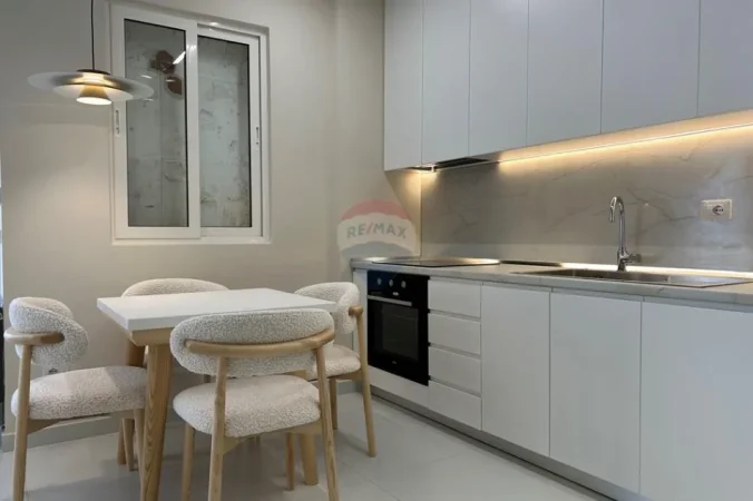 Tirane, jepet me qera apartament 1+1 , 66 m² 