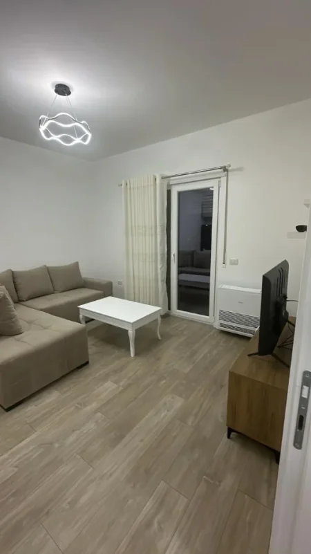 Tirane, jepet me qera apartament 1+1 Kati 5, 60 m² 55.000 € (+ parkim (Bar oslo, Rruga bardhyl))