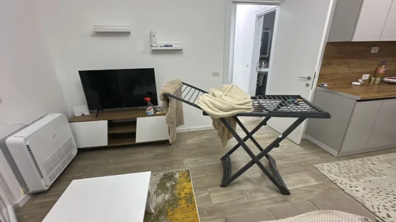 Tirane, jepet me qera apartament 1+1 Kati 5, 60 m² 55.000 € (+ parkim (Bar oslo, Rruga bardhyl))