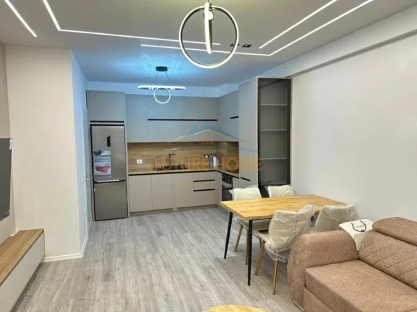 Tirane, jepet me qera apartament 1+1+Ballkon Kati 4, 70 m² 525 € (Urban Gate)